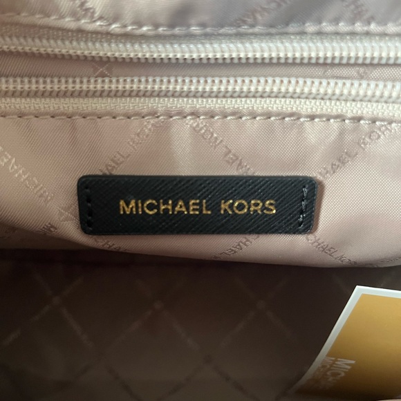 🌼Michael Kors Ciara medium messenger - Picture 12 of 15